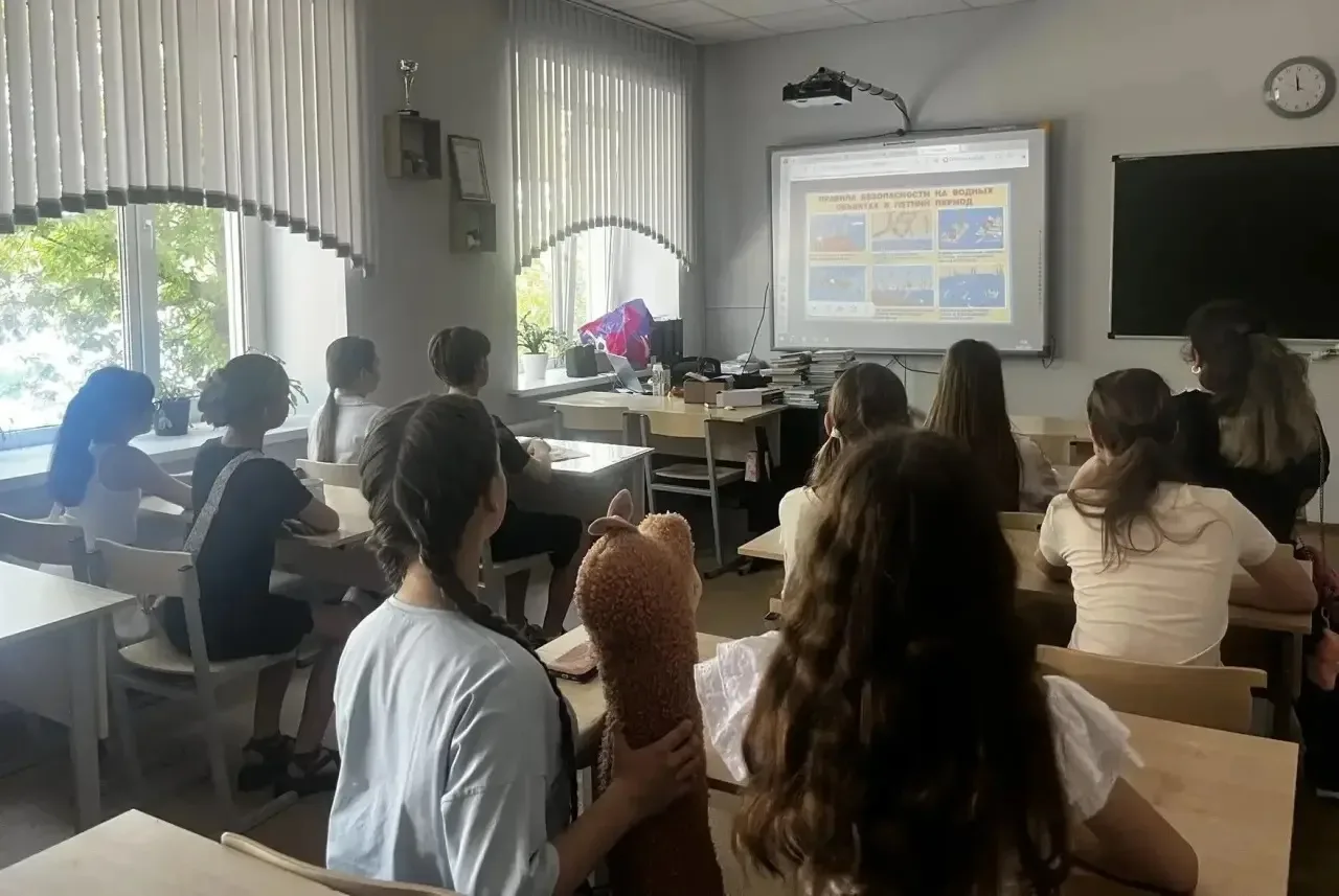 🌊 БЕЗОПАСНОСТЬ НА ВОДЕ: важный урок для детей и их родителей! 🌊  В преддверии летних каникул в нашей