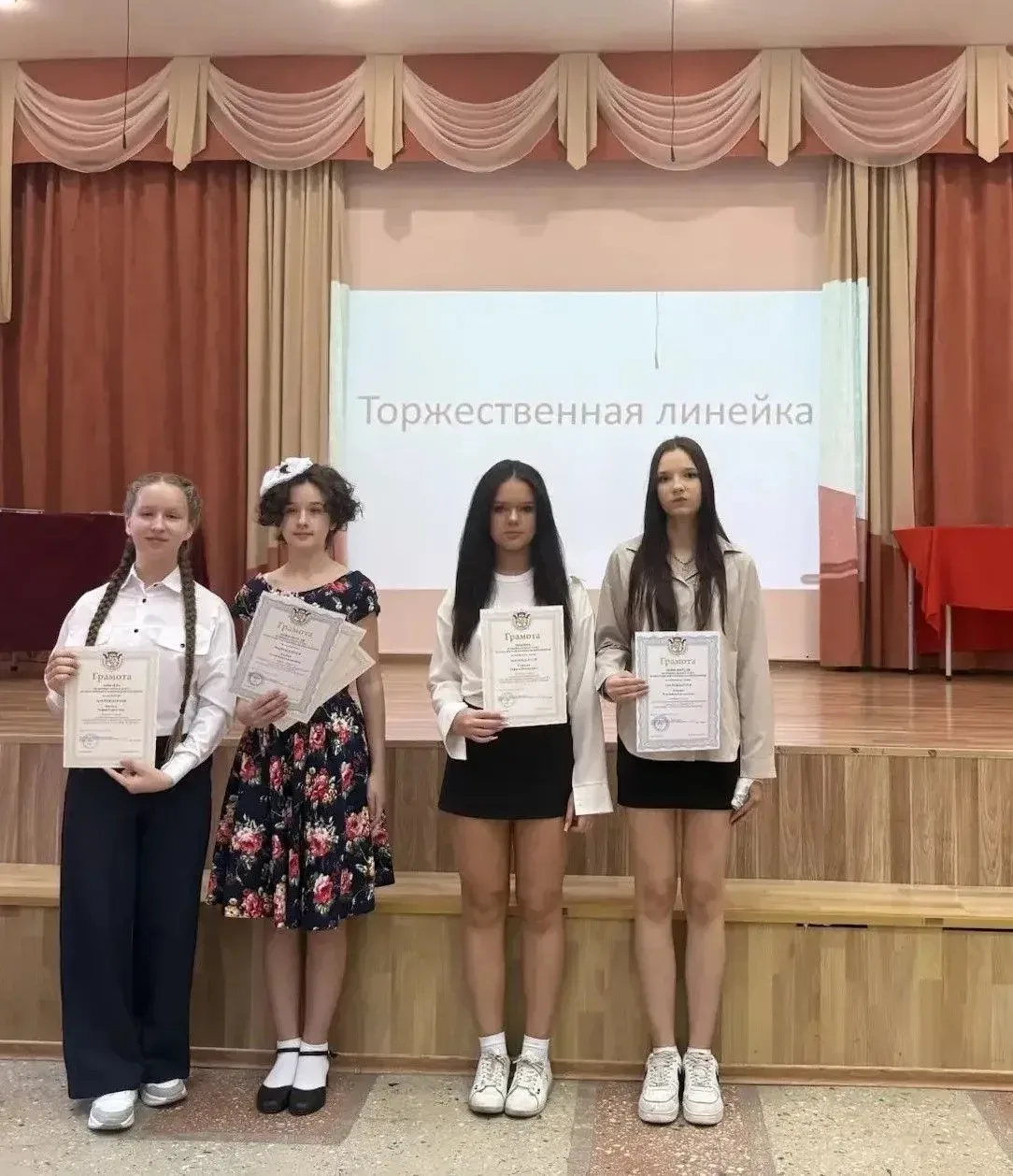 🎀 В гимназии прошла торжественная линейка: интеллект, стиль и важные даты мая! 🎀  Сегодня, 18 мая, м