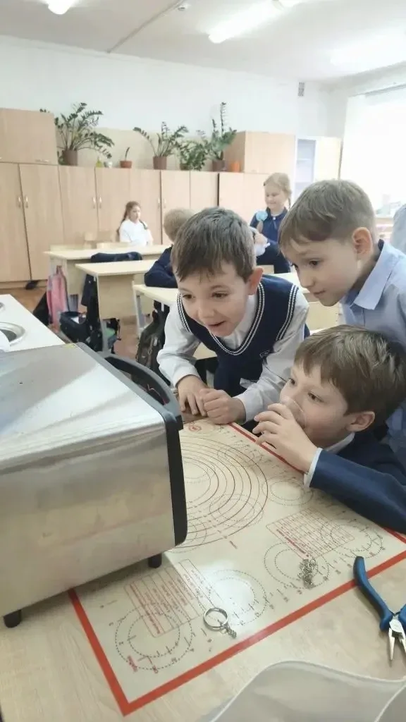 Экология как искусство!  ♻️К ребятам 1А класса (классный руководитель  Шутенко Н.В.) приходил в гост