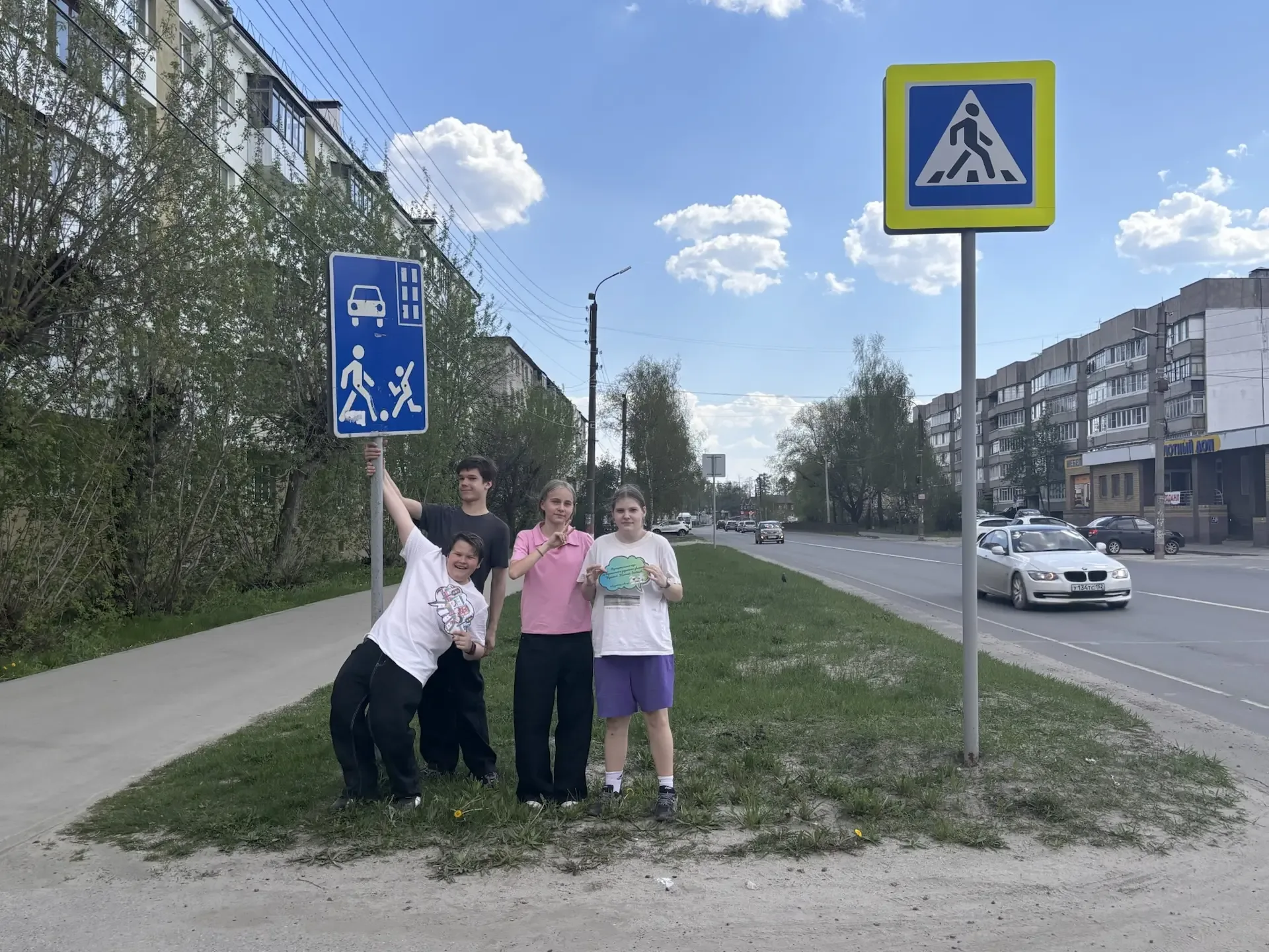 ИГРА «КРАСНЫЙ. ЖЕЛТЫЙ. ЗЕЛЕНЫЙ»🚦  Знаете, что может быть лучше, чем теория ПДД? Практика на свежем в