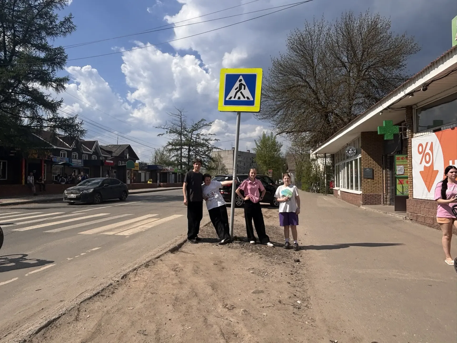 ИГРА «КРАСНЫЙ. ЖЕЛТЫЙ. ЗЕЛЕНЫЙ»🚦  Знаете, что может быть лучше, чем теория ПДД? Практика на свежем в
