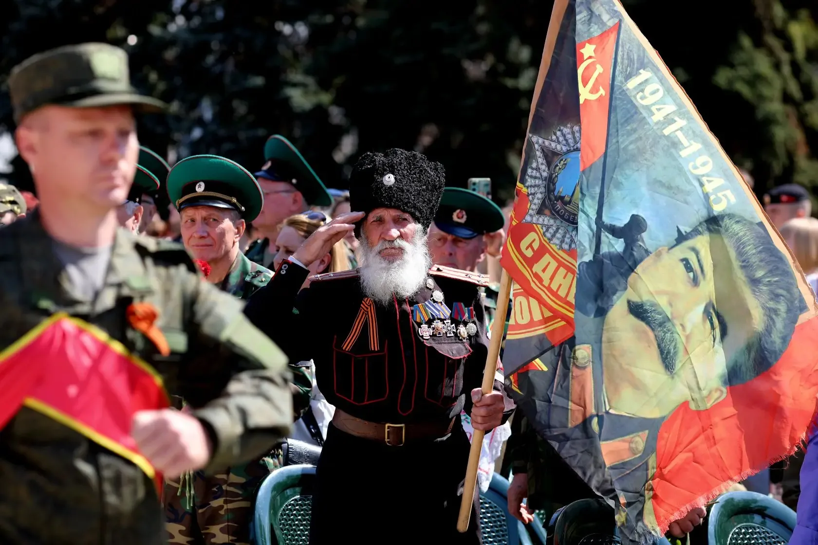 Дорогие ленинградцы, от всей души поздравляю вас с 81-й годовщиной Великой Победы! День 9 Мая навеки