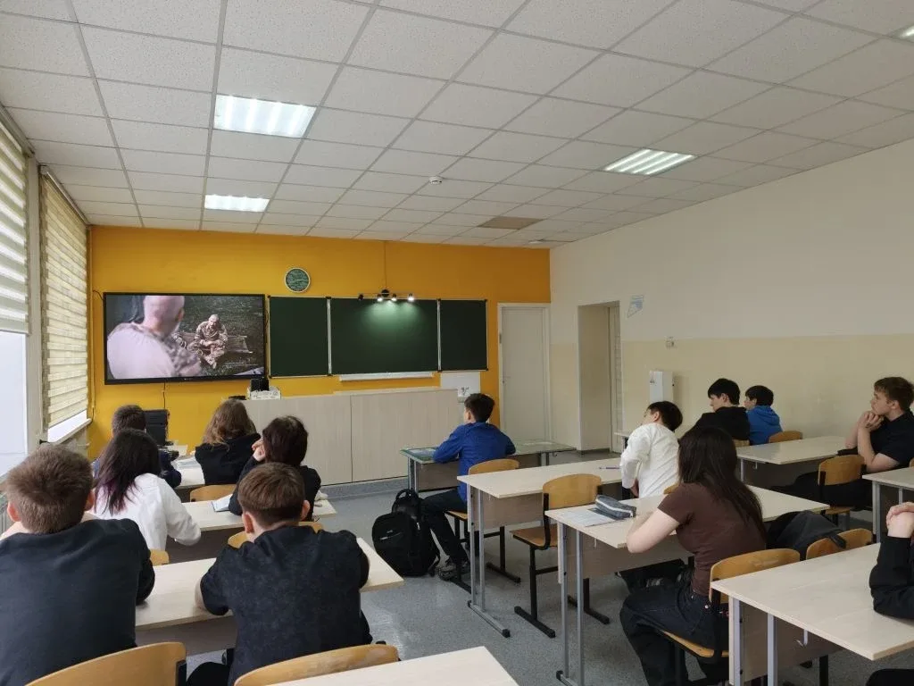 Наша школа стала участницей проекта «Улица Победы»! На протяжении недели учащиеся смотрели и обсужда
