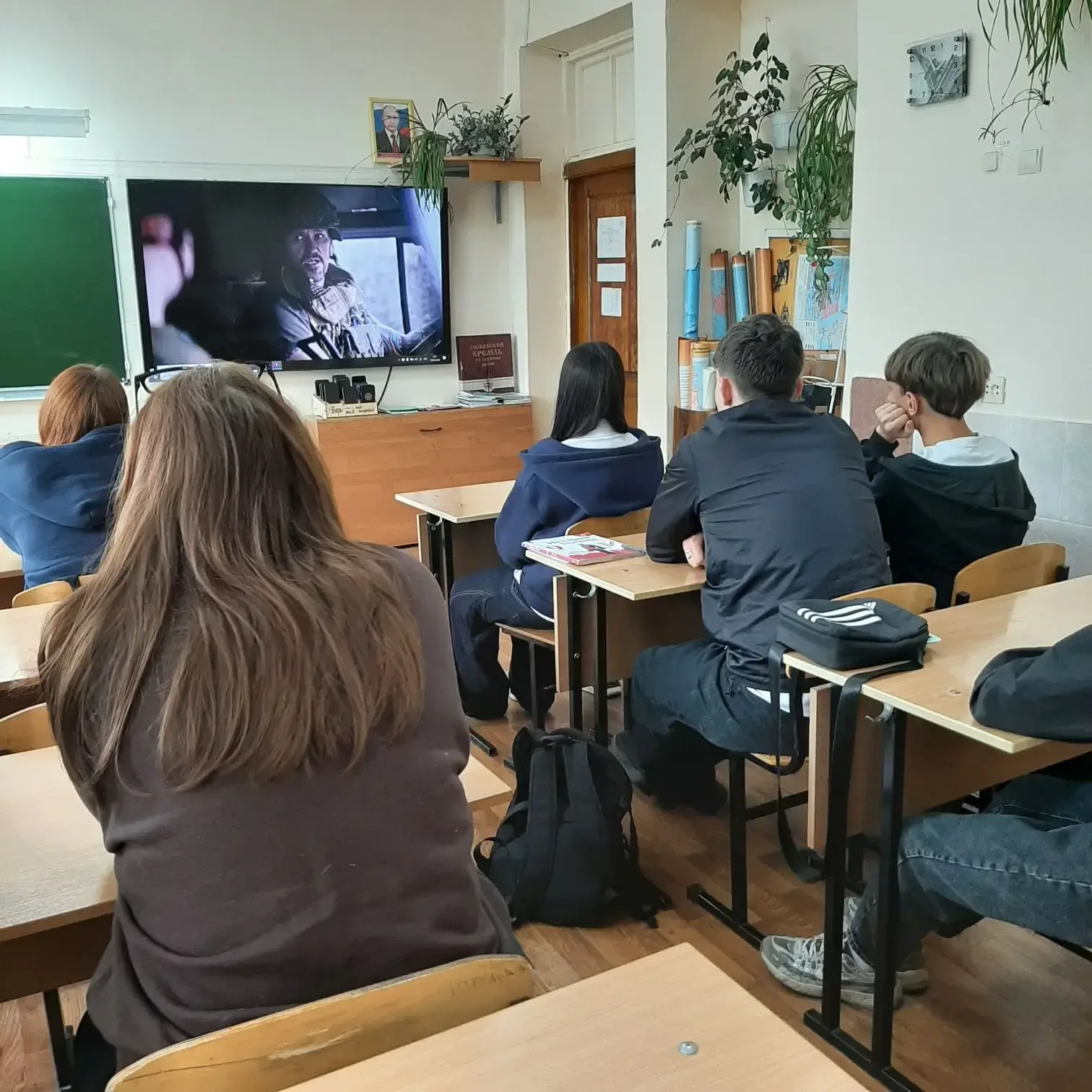 Наша школа стала участницей проекта «Улица Победы»! На протяжении недели учащиеся смотрели и обсужда