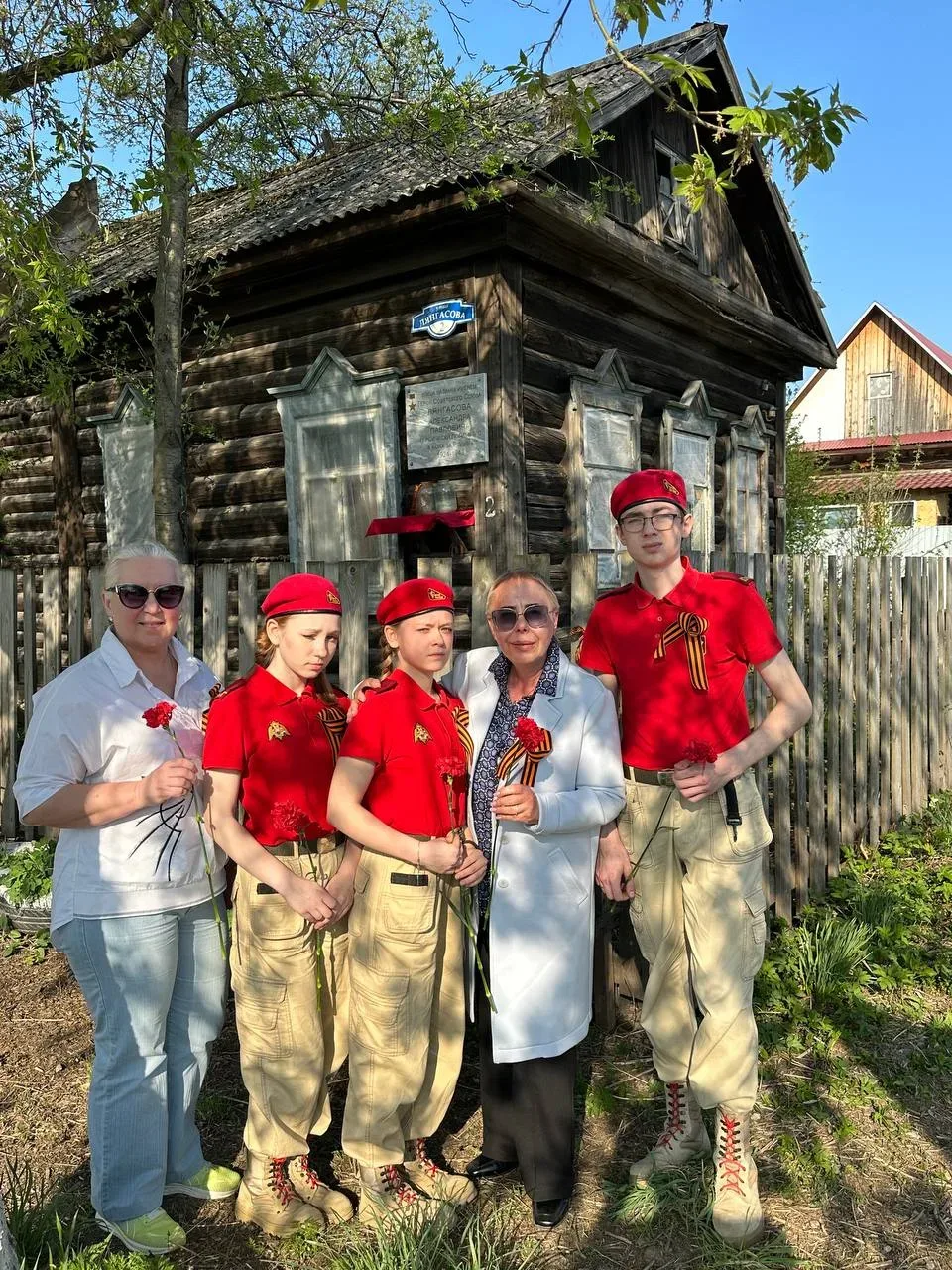 У класса Росгвардии стало доброй традицией в День Победы почтить память Героя Советского Союза Алекс