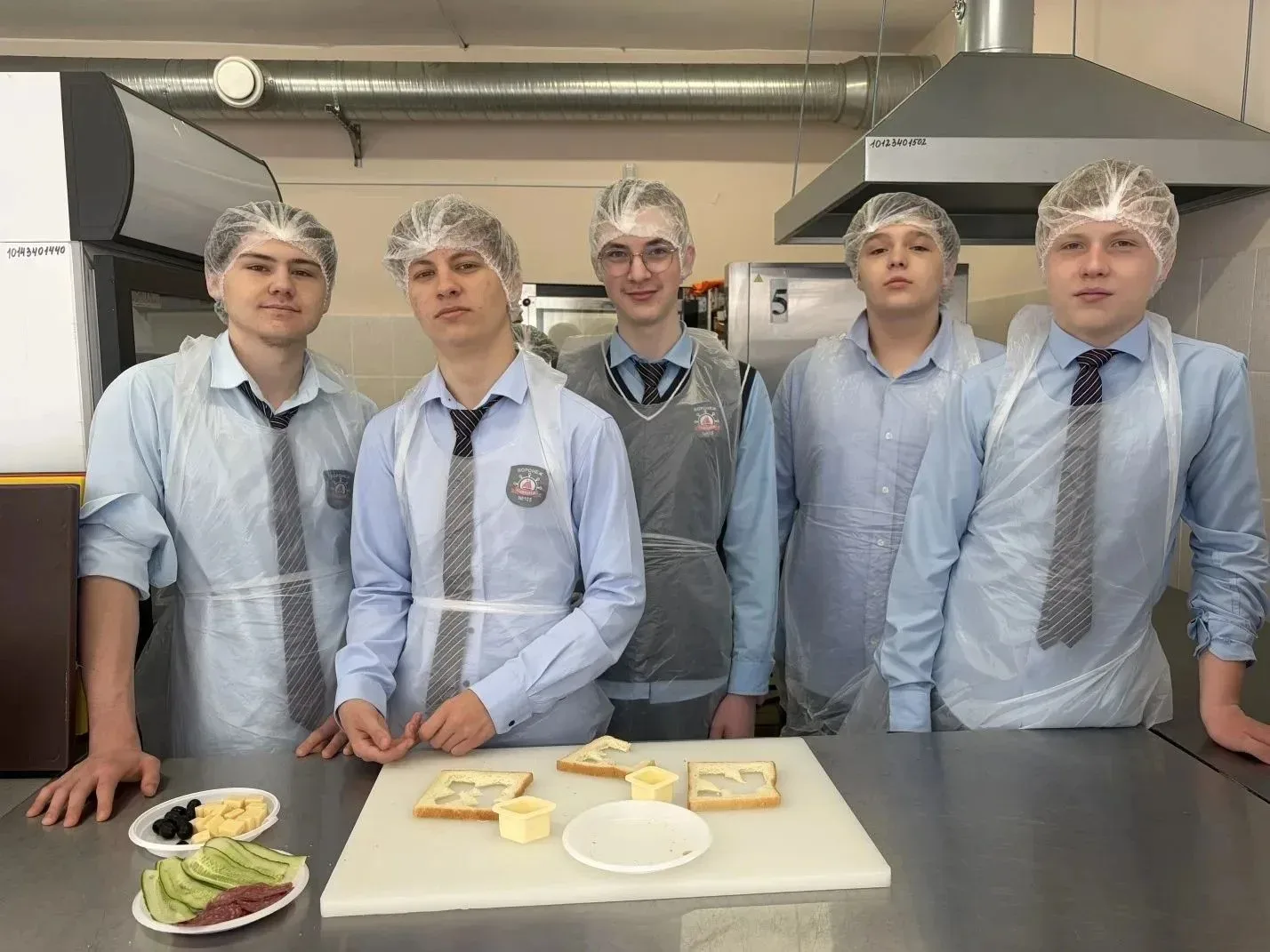 👩‍🍳 Обучающиеся «МБОУ СОШ № 105» посетили Центр проведения демонстрационного экзамена по направлению