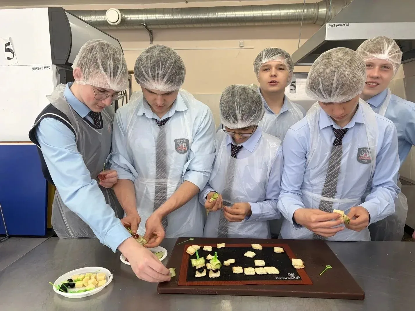 👩‍🍳 Обучающиеся «МБОУ СОШ № 105» посетили Центр проведения демонстрационного экзамена по направлению
