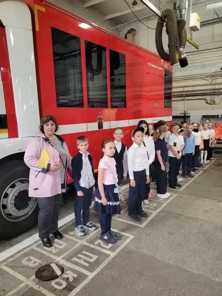 Обучающиеся 2 «А» класса побывали в 52-й пожарно-спасательной части! 🚒 Ребята не только посмотрели н
