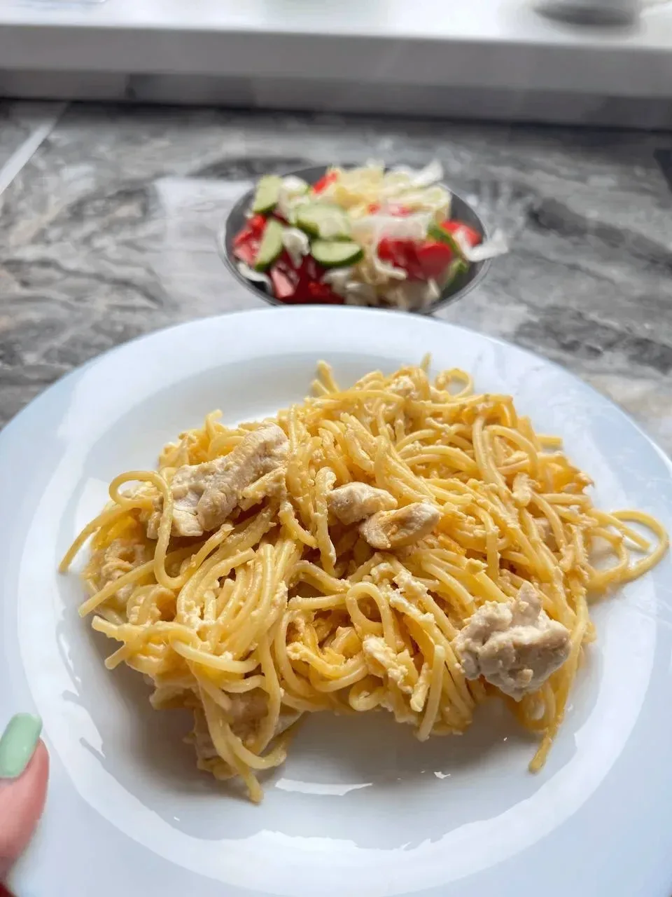 🤦‍♀️  Вы считаете калории. Отказываетесь от вкусной еды. Пьете имбирь с лимоном по утрам. А вес стои