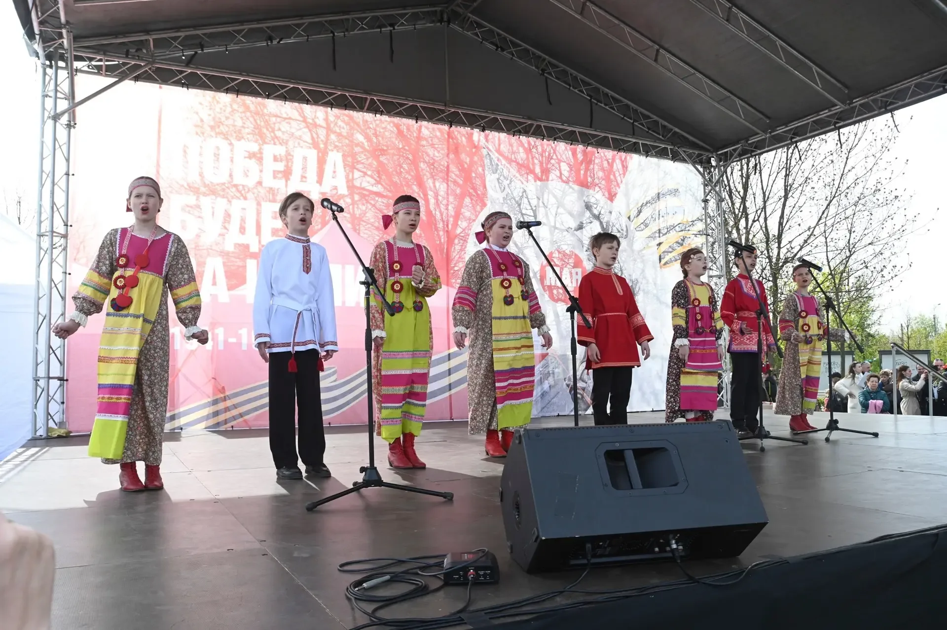«Победный май»🕊️  🎗️9 мая в сквере на пересечении Караваевской улицы и улицы Дмитрия Устинова состоя