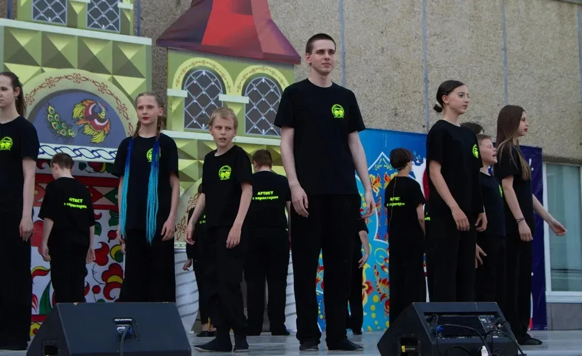 Фестиваль "Театральная весна" - в Арсеньеве!  Сегодня, 15 мая, на площади Дворца культуры "Прогресс"