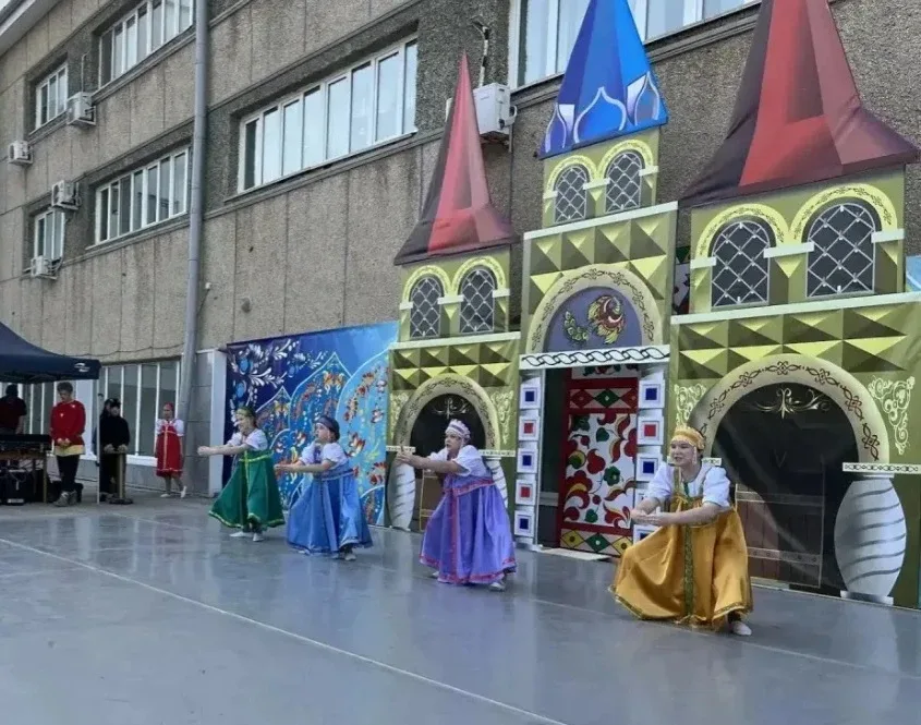 Фестиваль "Театральная весна" - в Арсеньеве!  Сегодня, 15 мая, на площади Дворца культуры "Прогресс"
