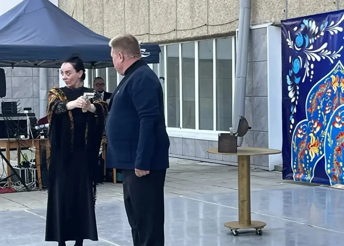 Фестиваль "Театральная весна" - в Арсеньеве!  Сегодня, 15 мая, на площади Дворца культуры "Прогресс"