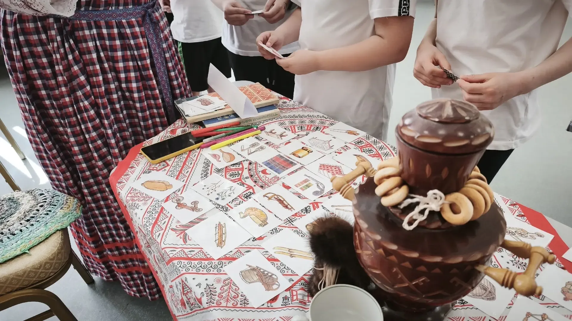 Сегодня в нашей школе прошёл яркий и красочный Коми-фестиваль, в котором с удовольствием приняли уча