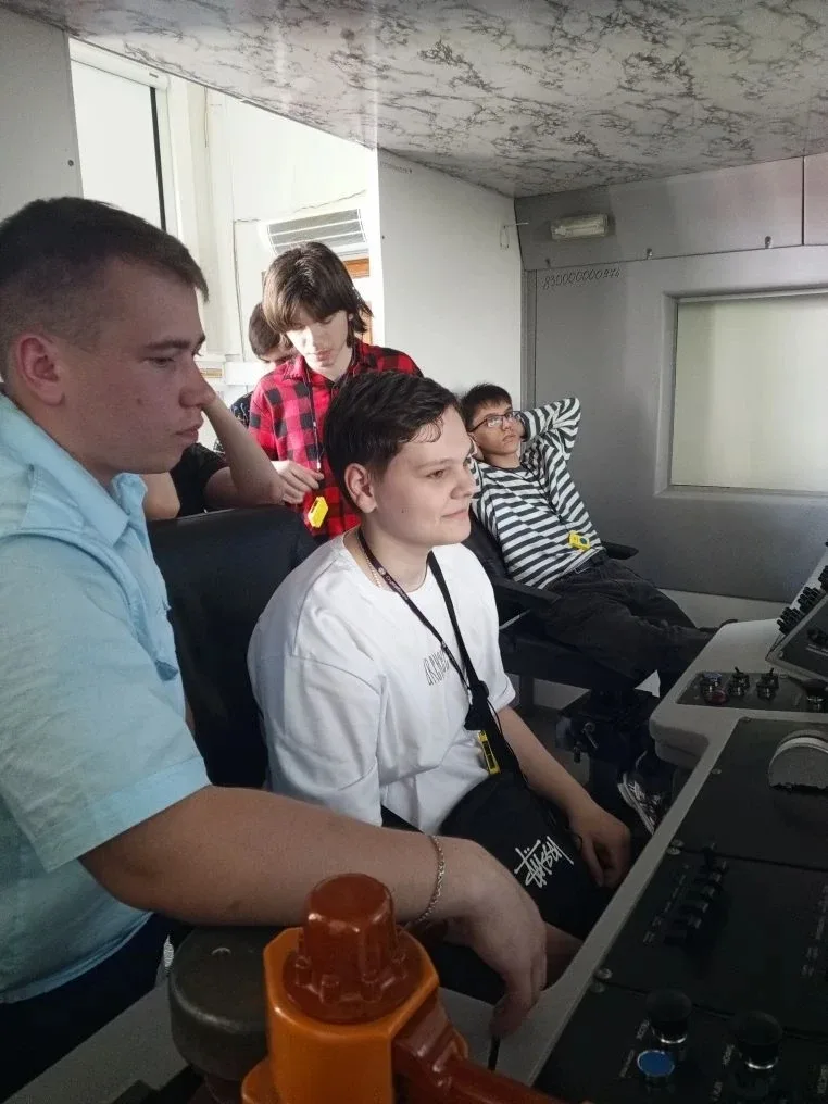 🚆 Экскурсия на Горьковскую железную дорогу и ОАО «Теплосети»  Вчера, 15 мая, ученики 9 класса вместе