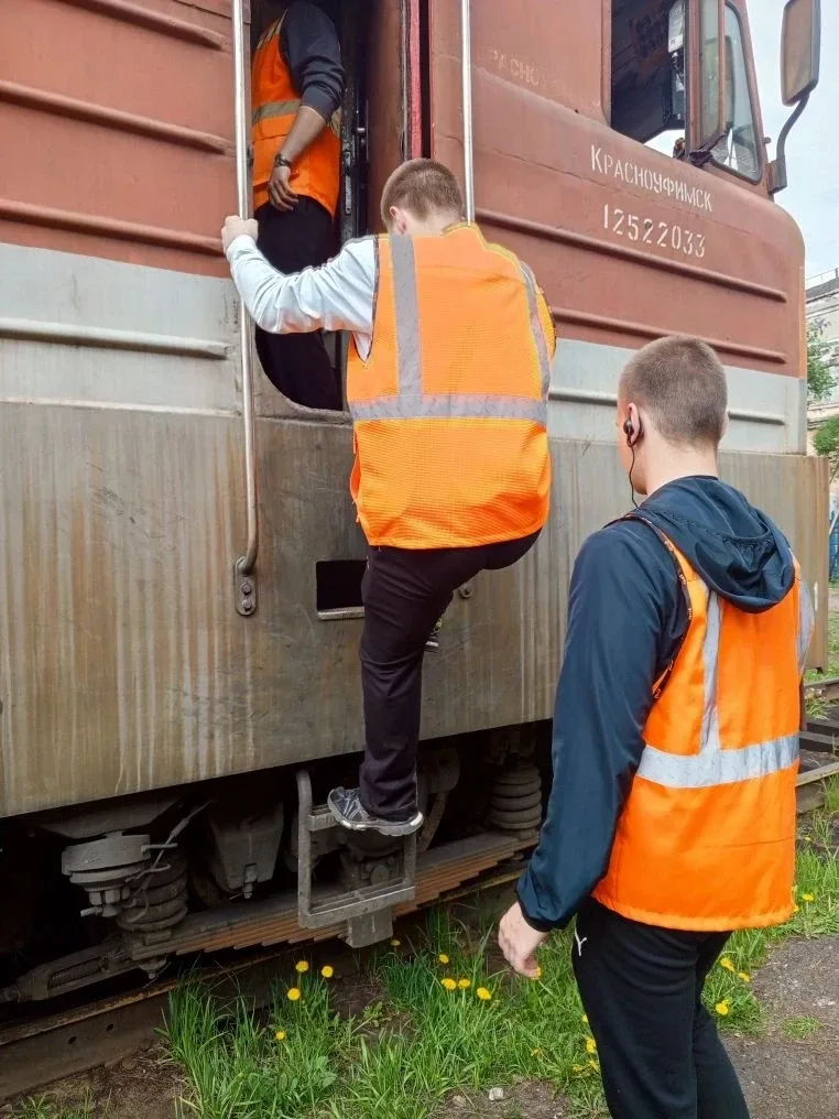 🚆 Экскурсия на Горьковскую железную дорогу и ОАО «Теплосети»  Вчера, 15 мая, ученики 9 класса вместе