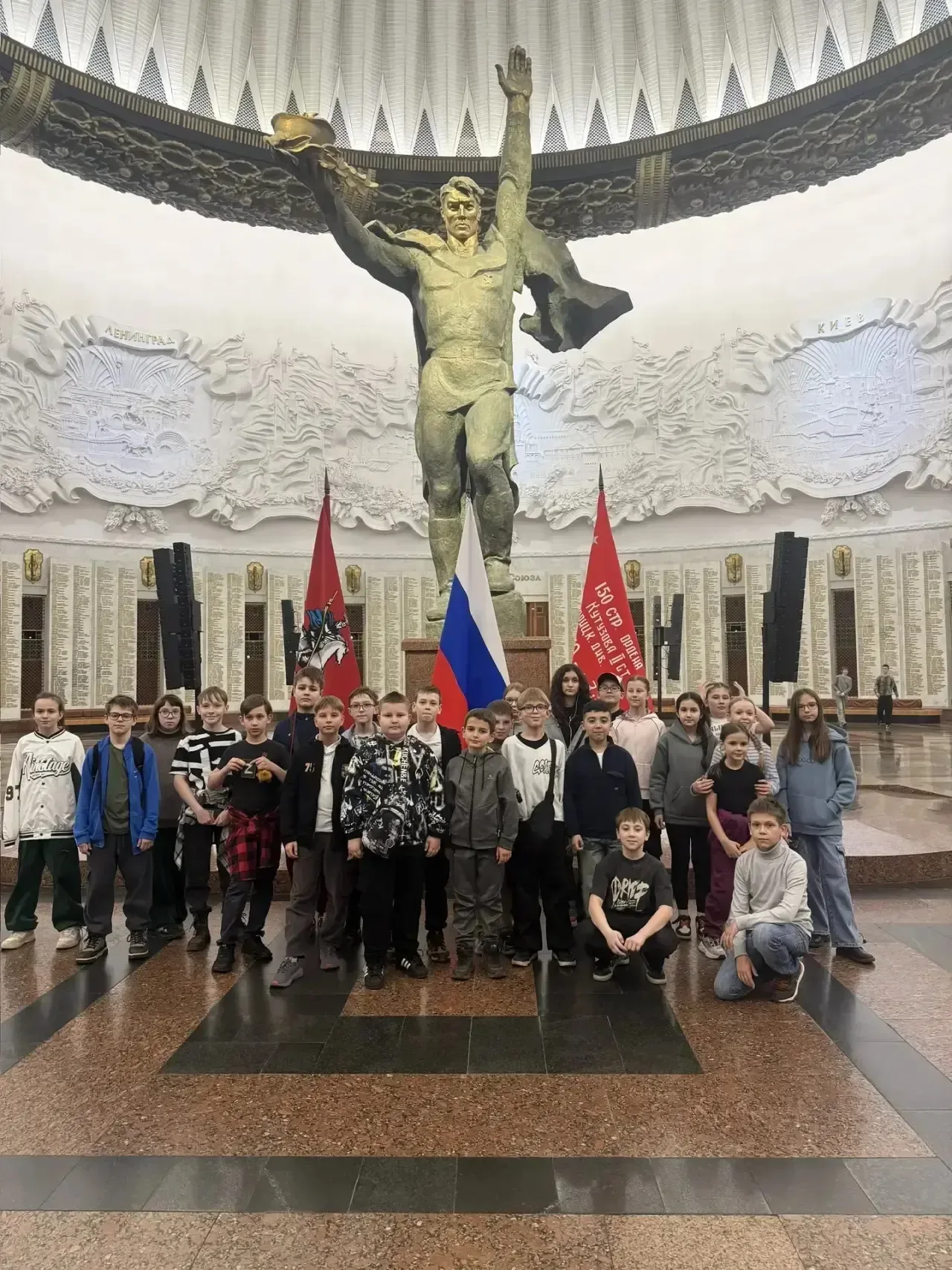 📌 Накануне Дня Победы учащиеся 4"В" класса (кл.руководитель - Жилина О.Б.) побывали на Поклонной гор