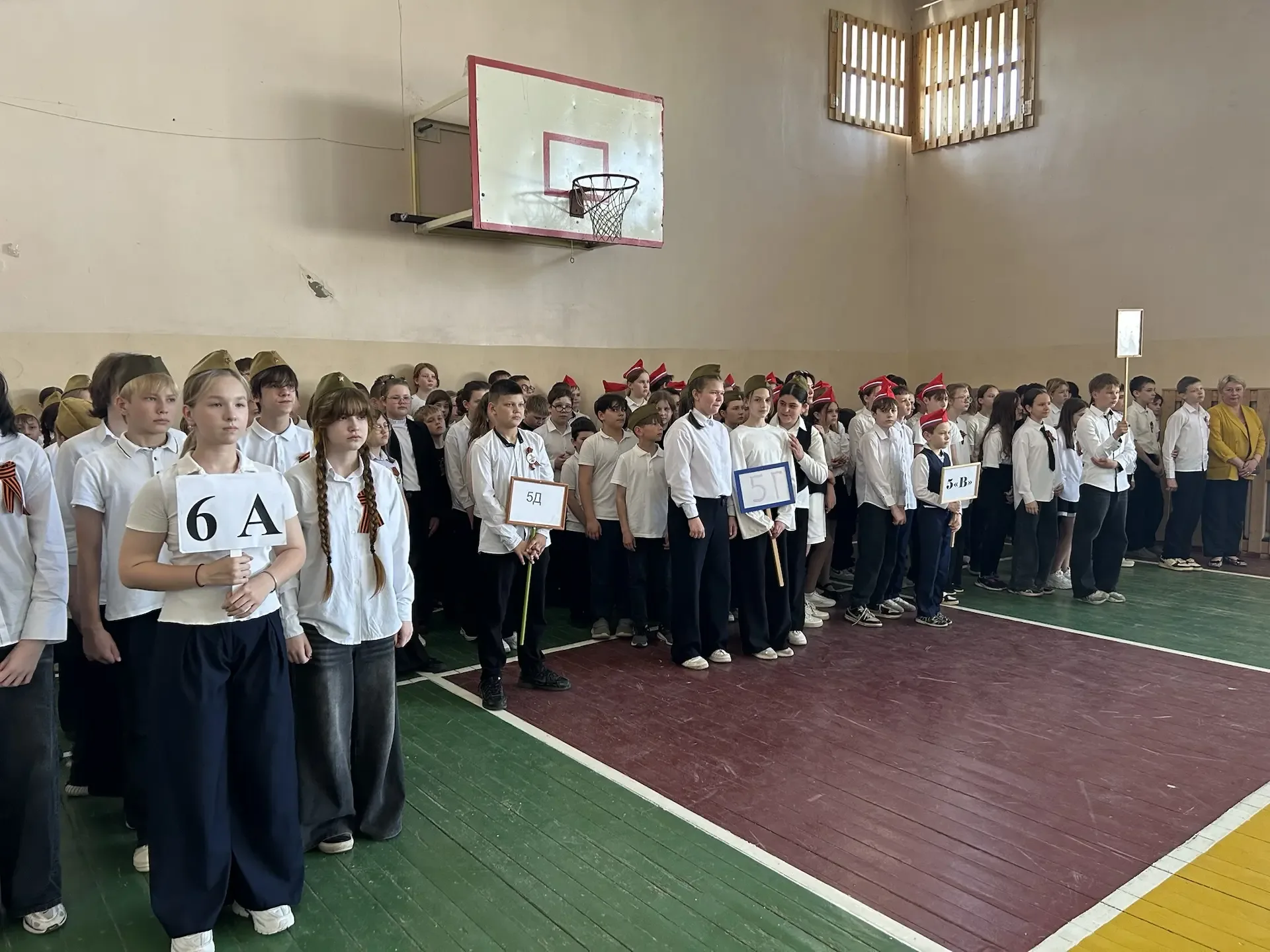 🎉 Браво, ребята! Поздравляем победителей смотра строя и песни, посвященного 9 Мая! 🎉  7 мая, в нашей