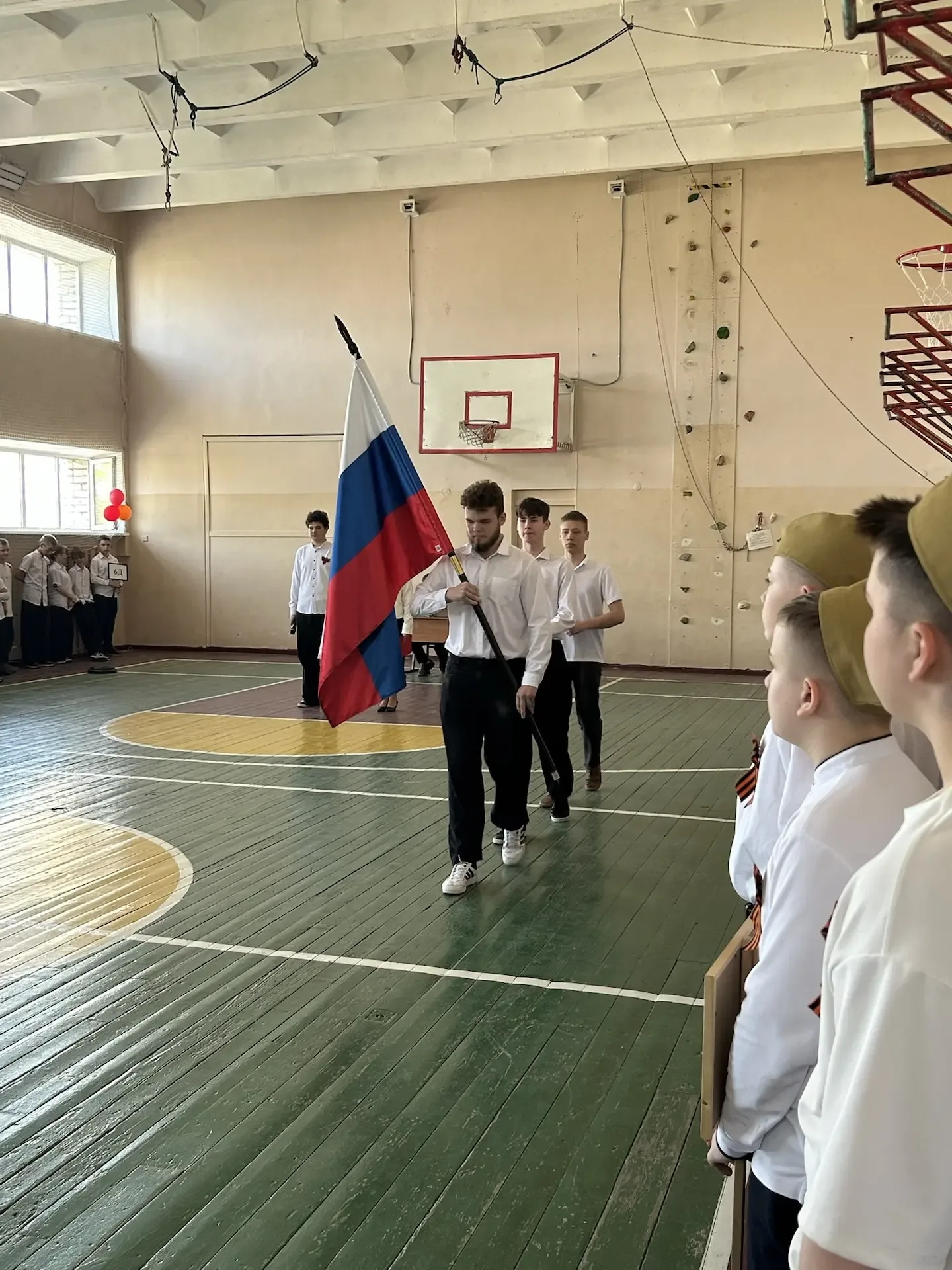 🎉 Браво, ребята! Поздравляем победителей смотра строя и песни, посвященного 9 Мая! 🎉  7 мая, в нашей