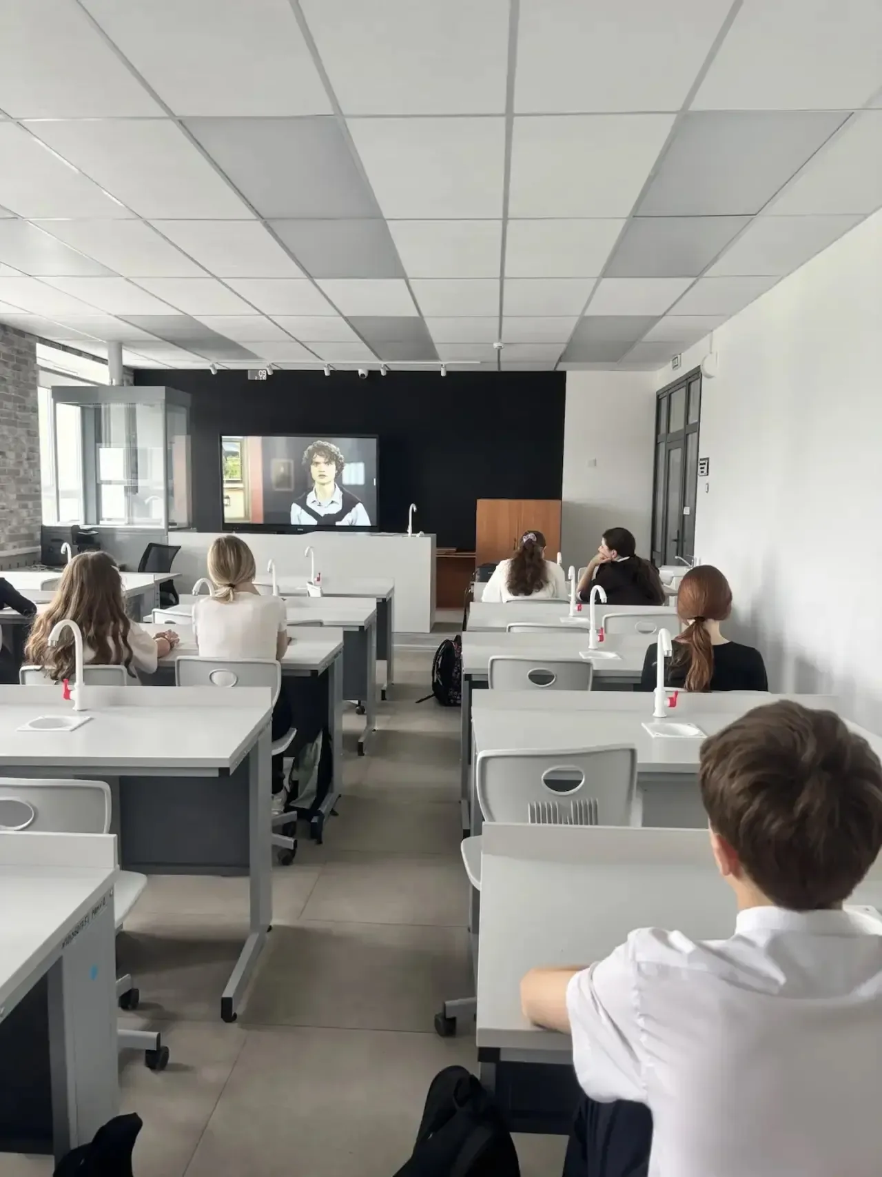 🏫 Новые занятия проекта «Разговоры о важном» посвящены теме «Ценности, которые нас объединяют».  Реб