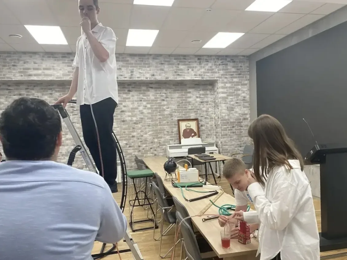 💡 Встреча с лауреатом Всероссийского конкурса «Учитель года России»  Сегодня гостем нашей гимназии в