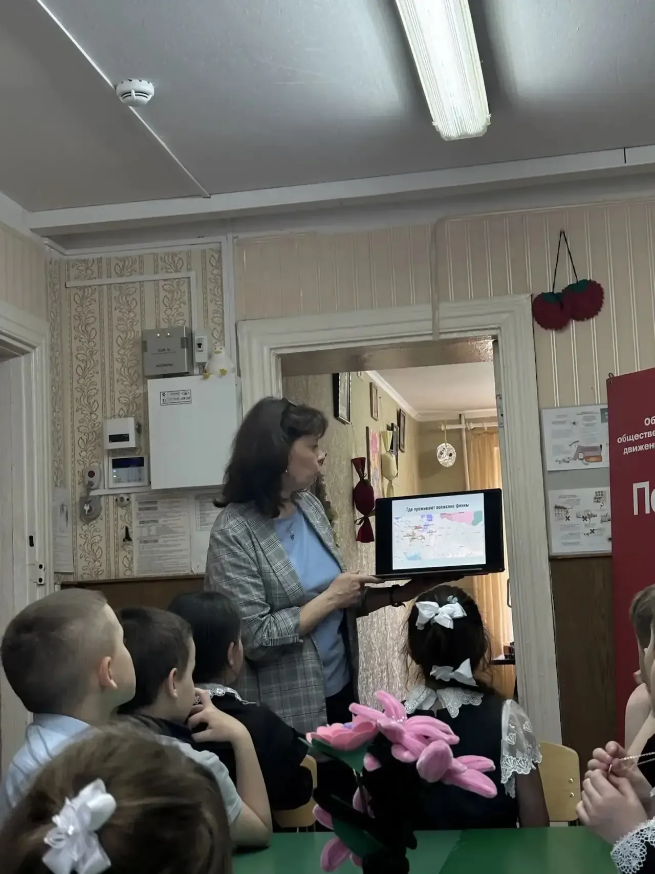 📚 Сегодня в рамках курса внеурочной деятельности «В мире книг» ученики 2Б класса посетили клуб «Хозя