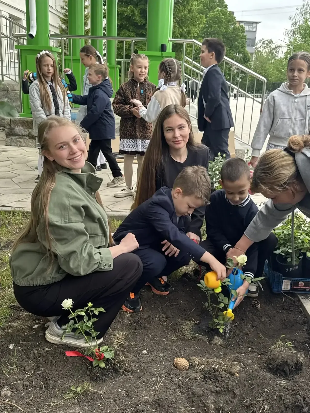 🌹 Новая традиция «Мы в ответе за свою розу»   Сегодня в нашей школе была заложена новая традиция: вы