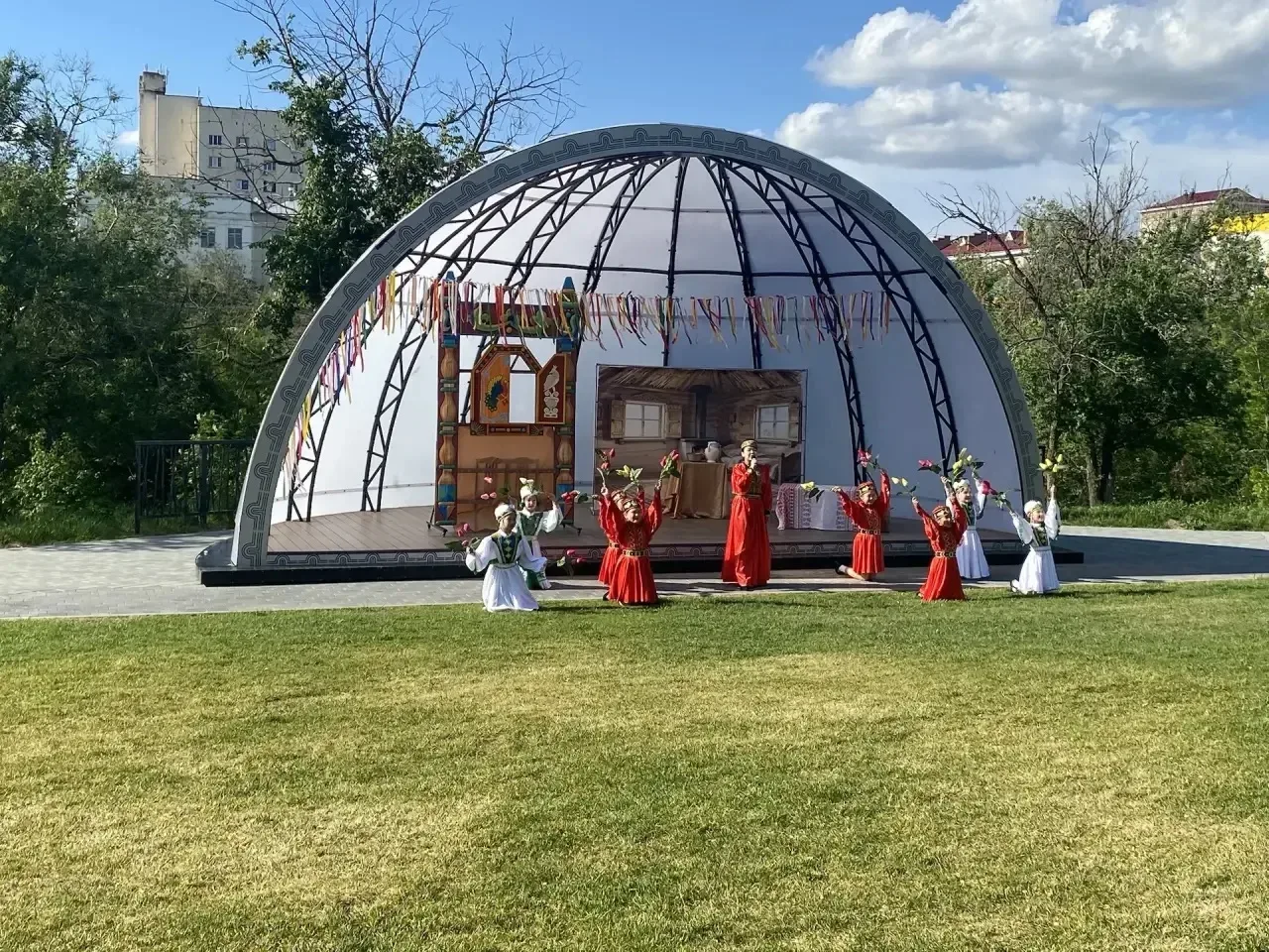 🎭 Театральный триумф: дружба народов в «Теремке»!  Сегодня воспитанники театральной студии «Лидерлэн