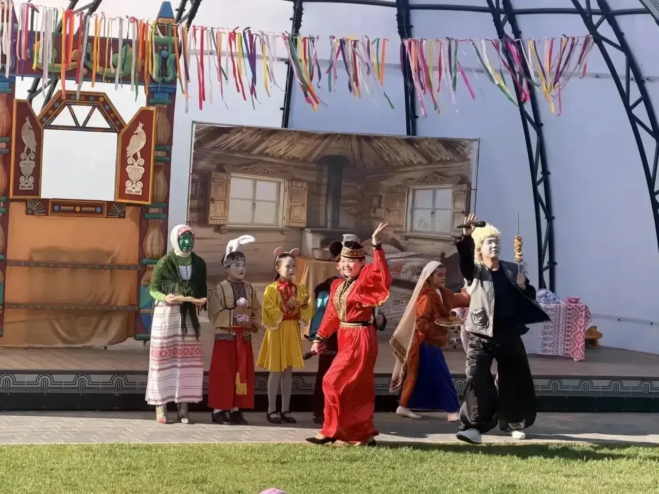 🎭 Театральный триумф: дружба народов в «Теремке»!  Сегодня воспитанники театральной студии «Лидерлэн