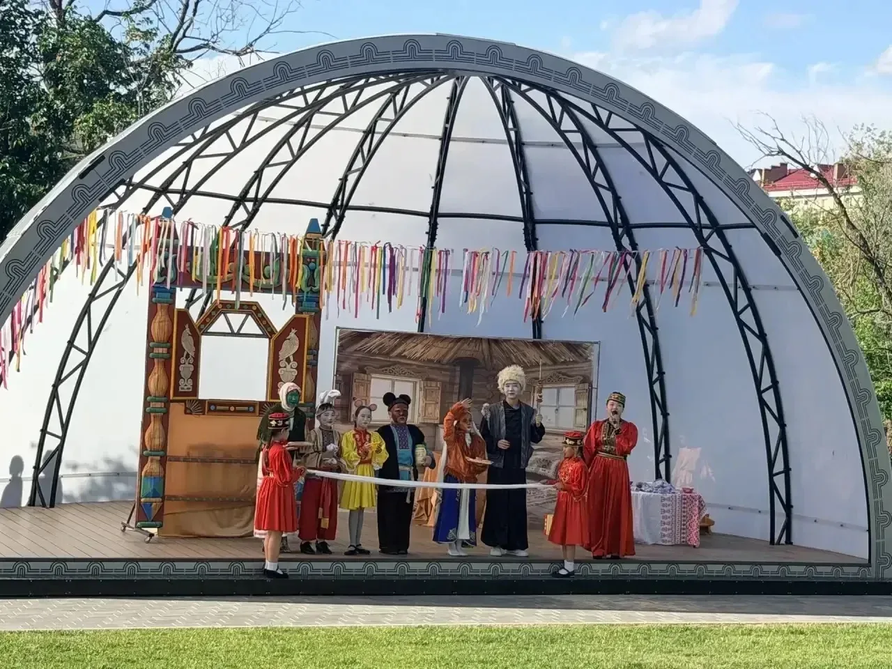 🎭 Театральный триумф: дружба народов в «Теремке»!  Сегодня воспитанники театральной студии «Лидерлэн