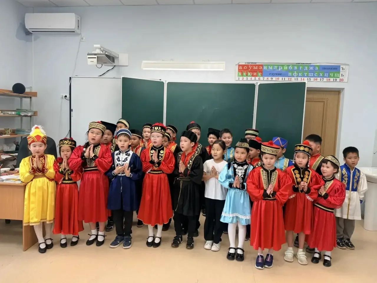 16 мая День калмыцкого чая.   Ежегодно в третью субботу мая жители Калмыкии отмечают День калмыцкого