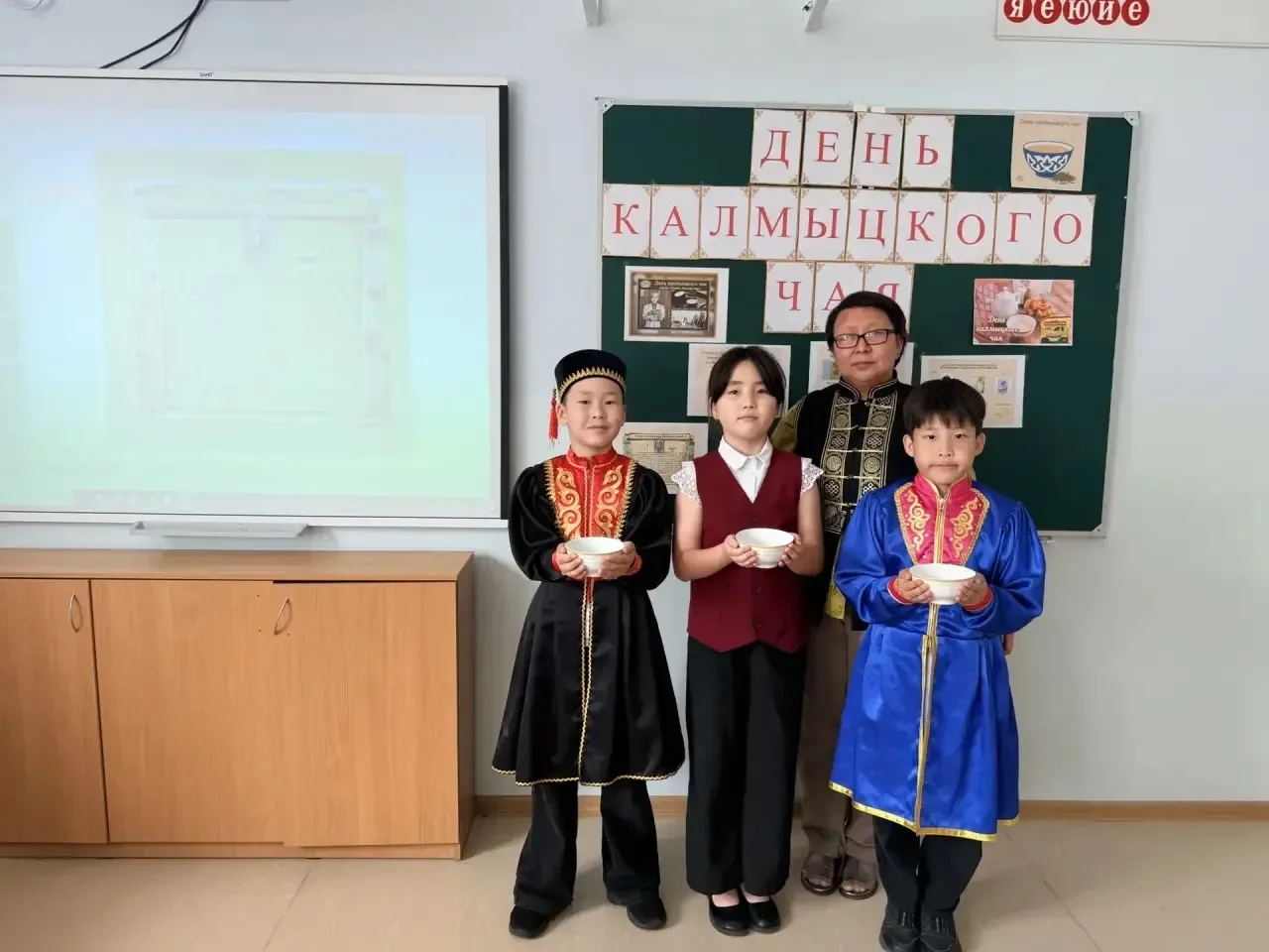 В нашей школе стало доброй традицией отмечать праздники, которые согревают душу и возвращают к исток