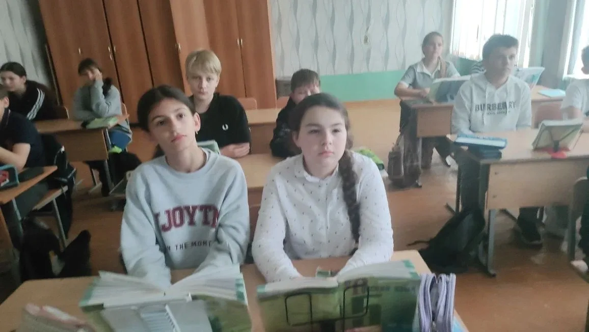 В нашей школе был организован просмотр документального фильма «Командовать парадом будет он: история