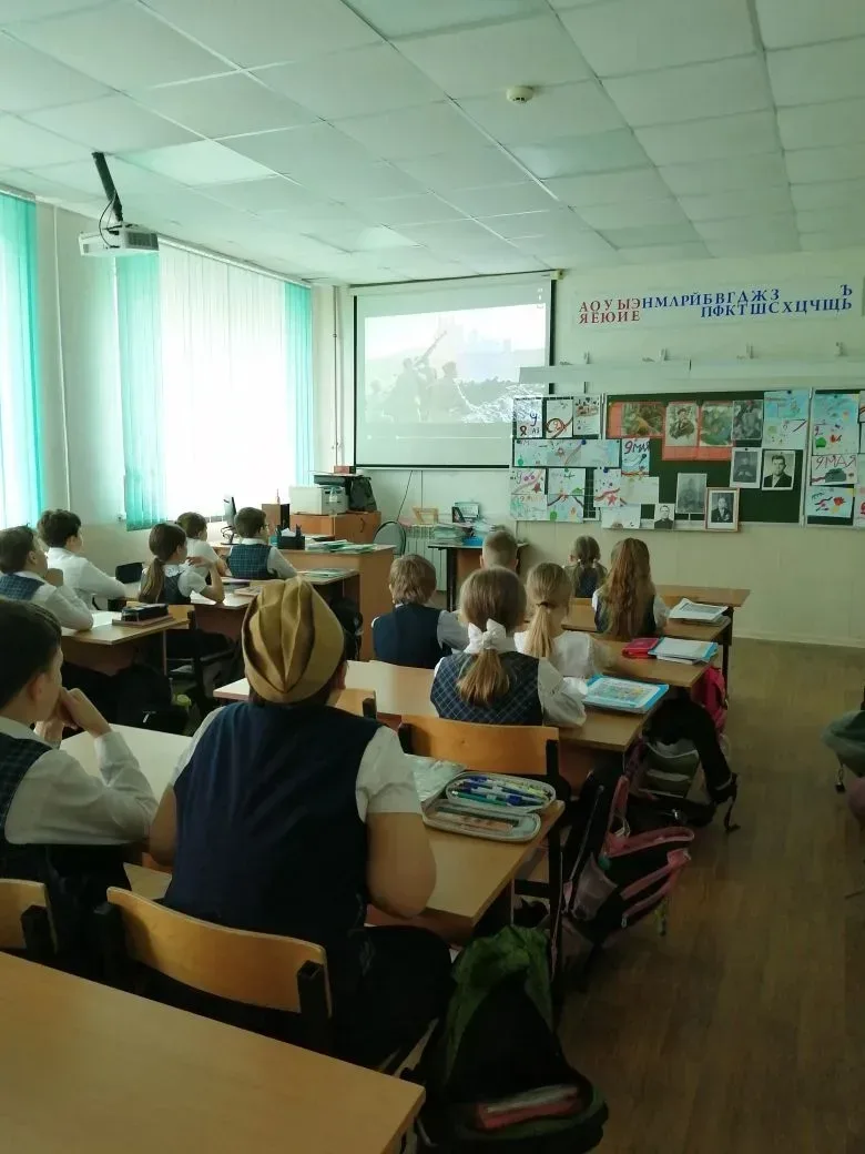 🔥В начальных классах прошли мероприятия, посвящённые 9 Мая. Дети читали стихи, рассказывали о своих 