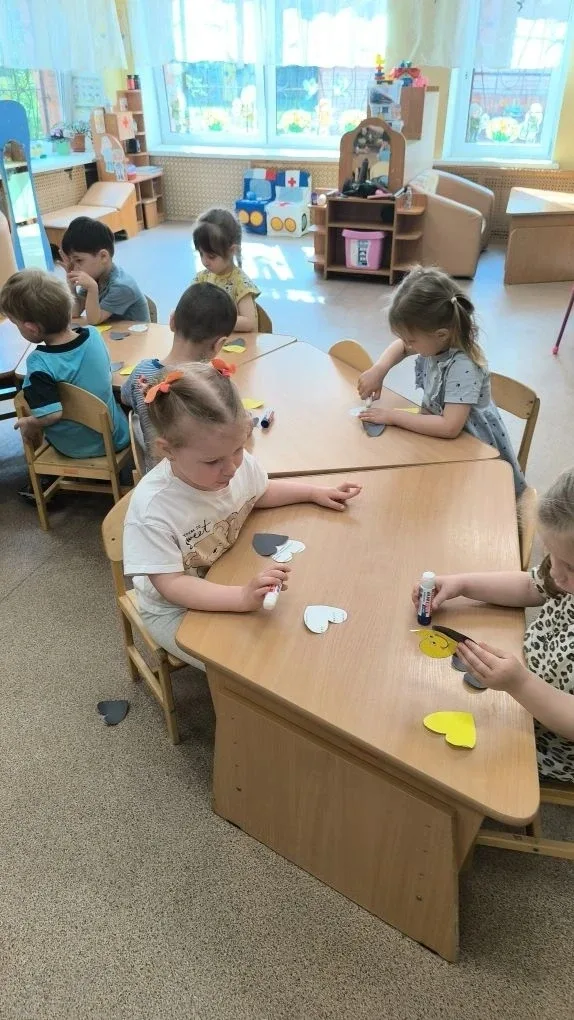 🐝День пчëл в группе Одуванчики.  🌻Малыши знакомились с этими трудолюбивыми насекомыми и сделали заме