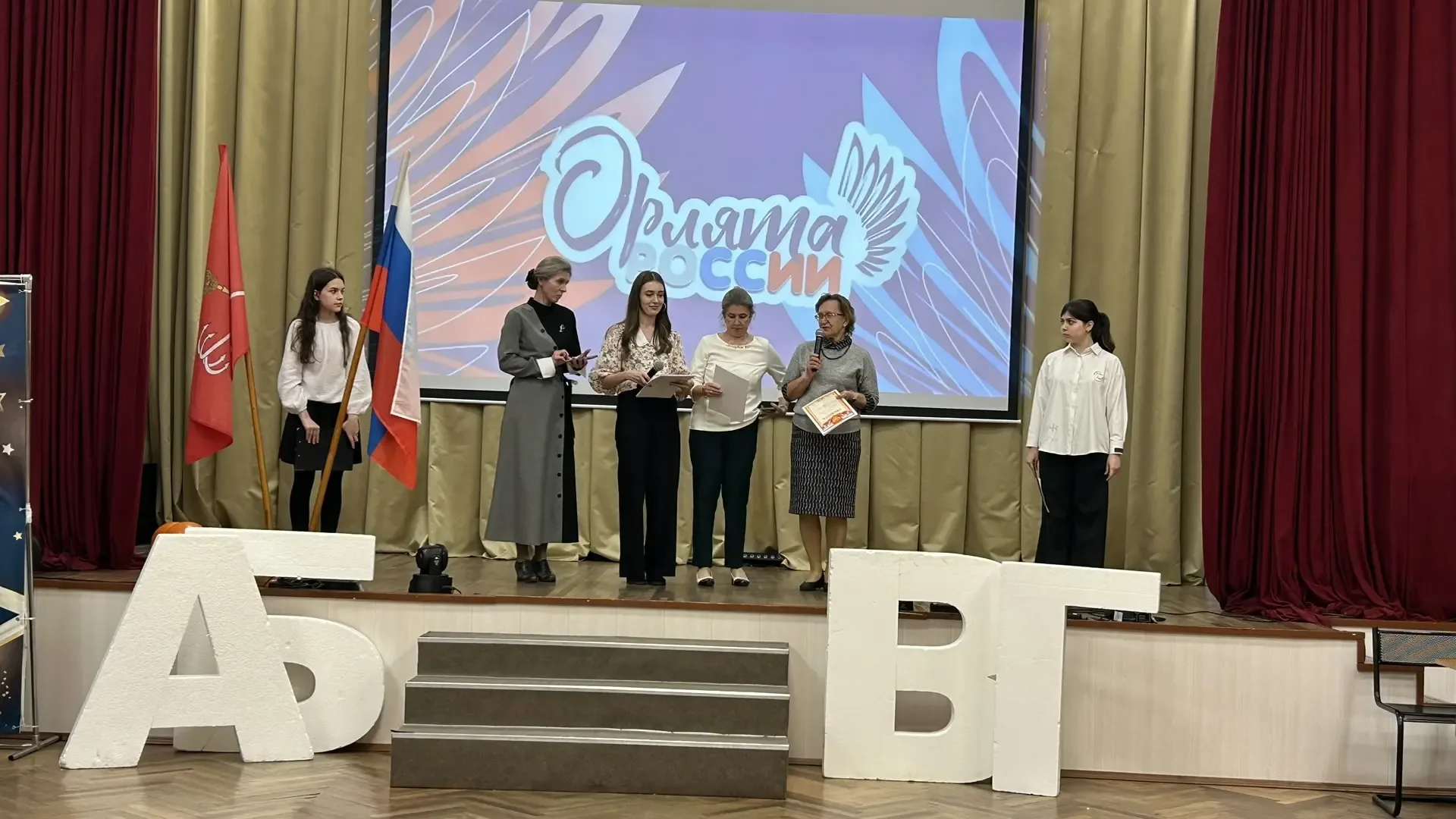 🦅ОРЛЯТА РОССИИ Вот и пролетела незабываемая, яркая и очень насыщенная пора для наших второклассников