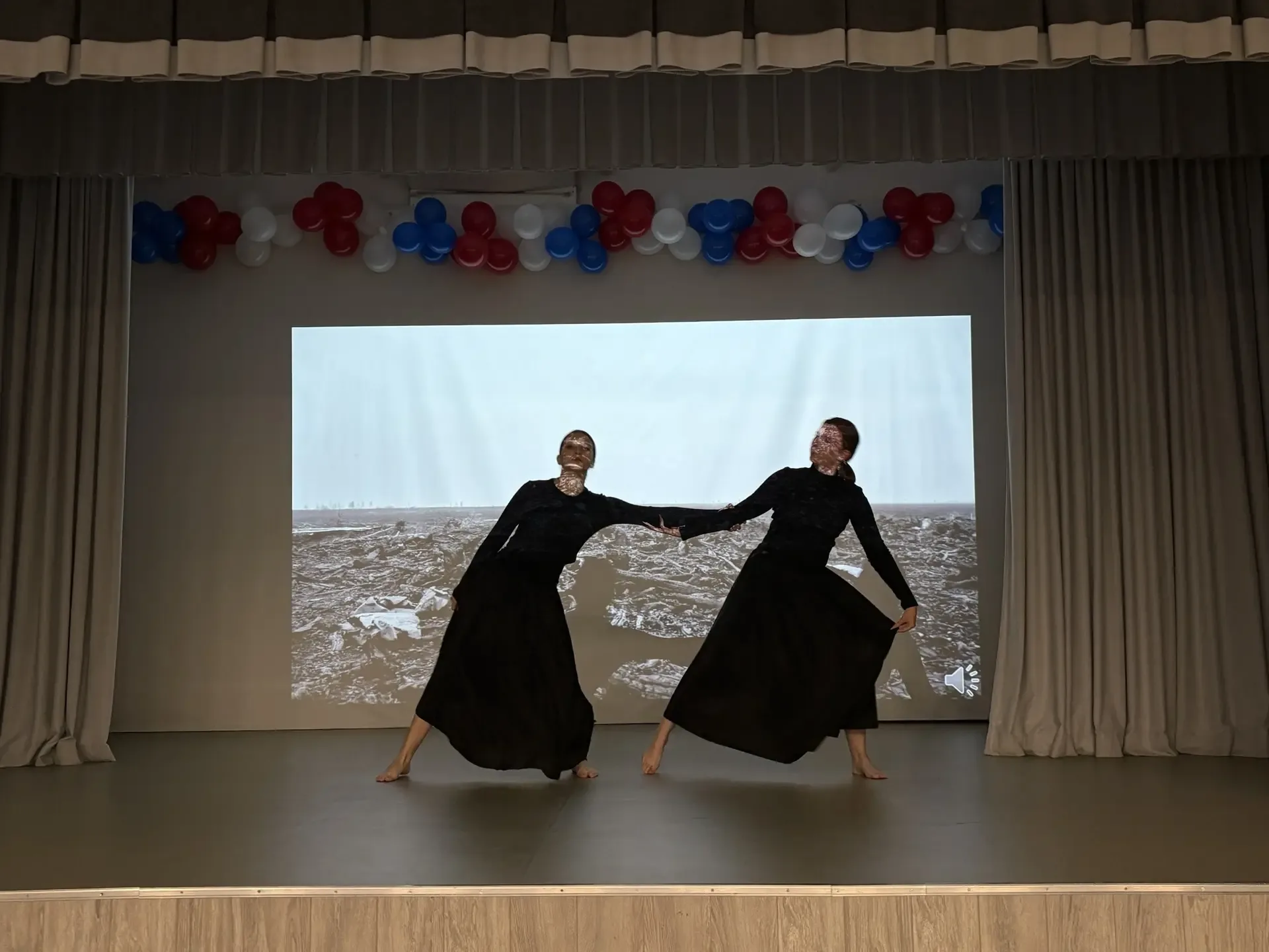 🎭 В гимназии №27 прошёл спектакль «Закаты алые»  В нашей гимназии состоялся показ спектакля «Закаты 