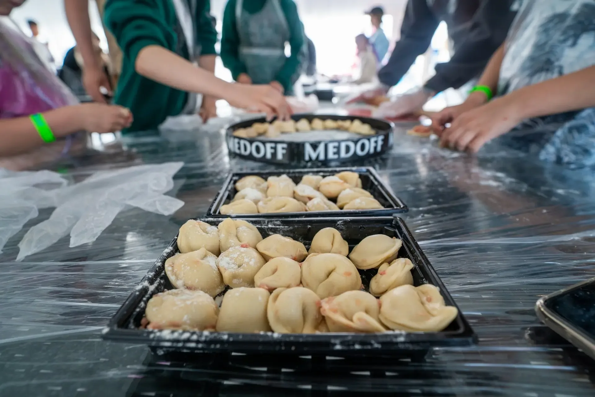 🥟👩Кулинарный фестиваль «День-Пельмень» сегодня в «Азовском»! Вкусно и весело☀️  💌Мы будем рады ответ