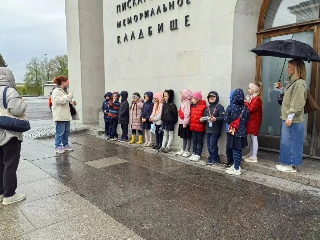 15 мая. 1Д класс 🧡   Сегодня наши первоклассники вместе с классным руководителем Песковой М.А. и род