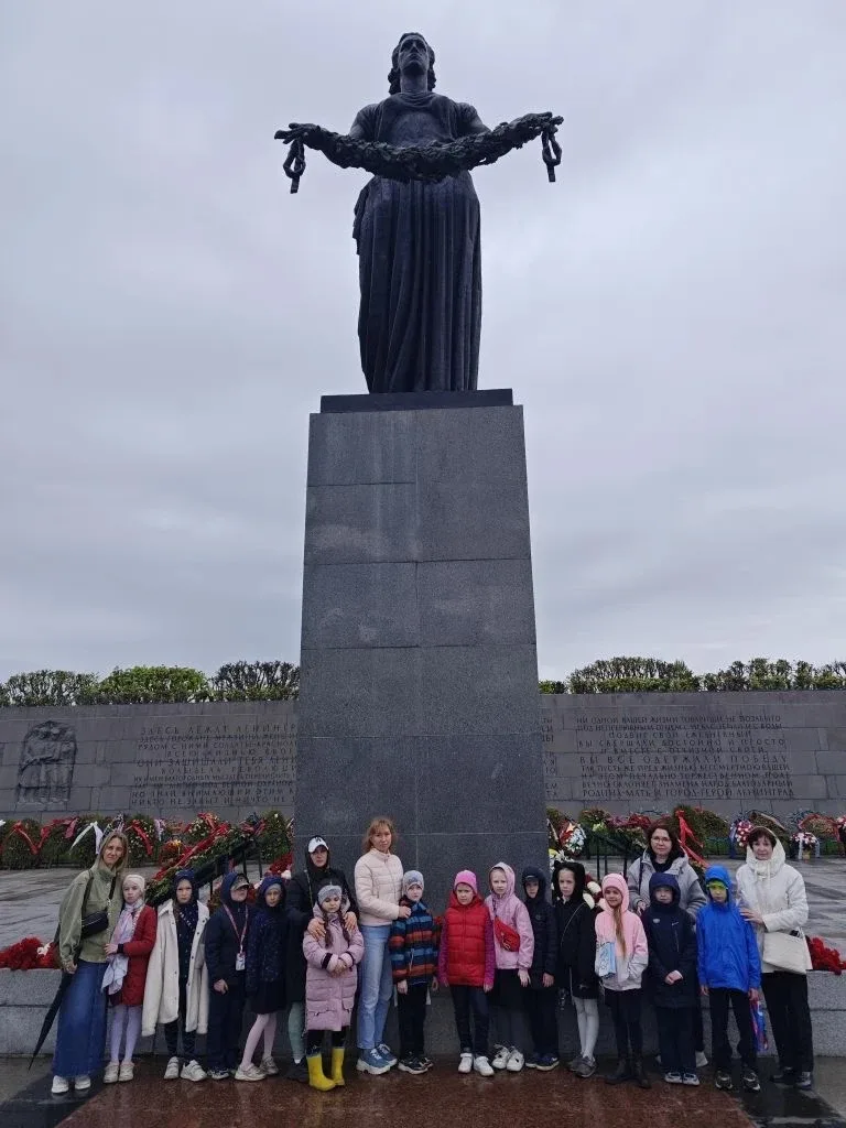 15 мая. 1Д класс 🧡   Сегодня наши первоклассники вместе с классным руководителем Песковой М.А. и род