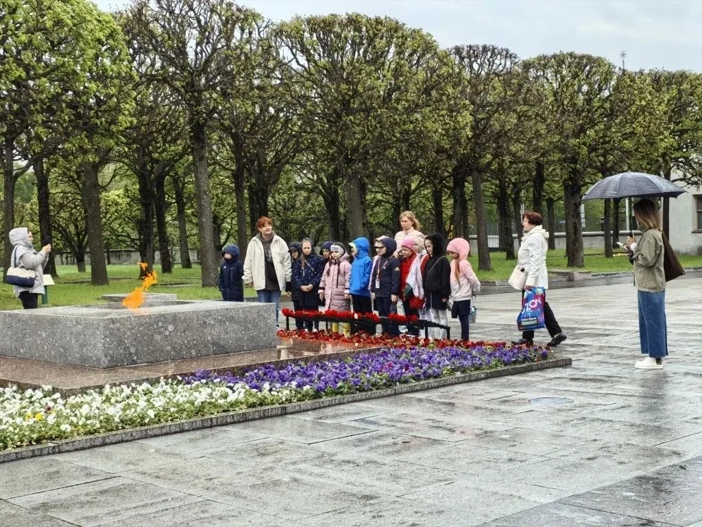15 мая. 1Д класс 🧡   Сегодня наши первоклассники вместе с классным руководителем Песковой М.А. и род