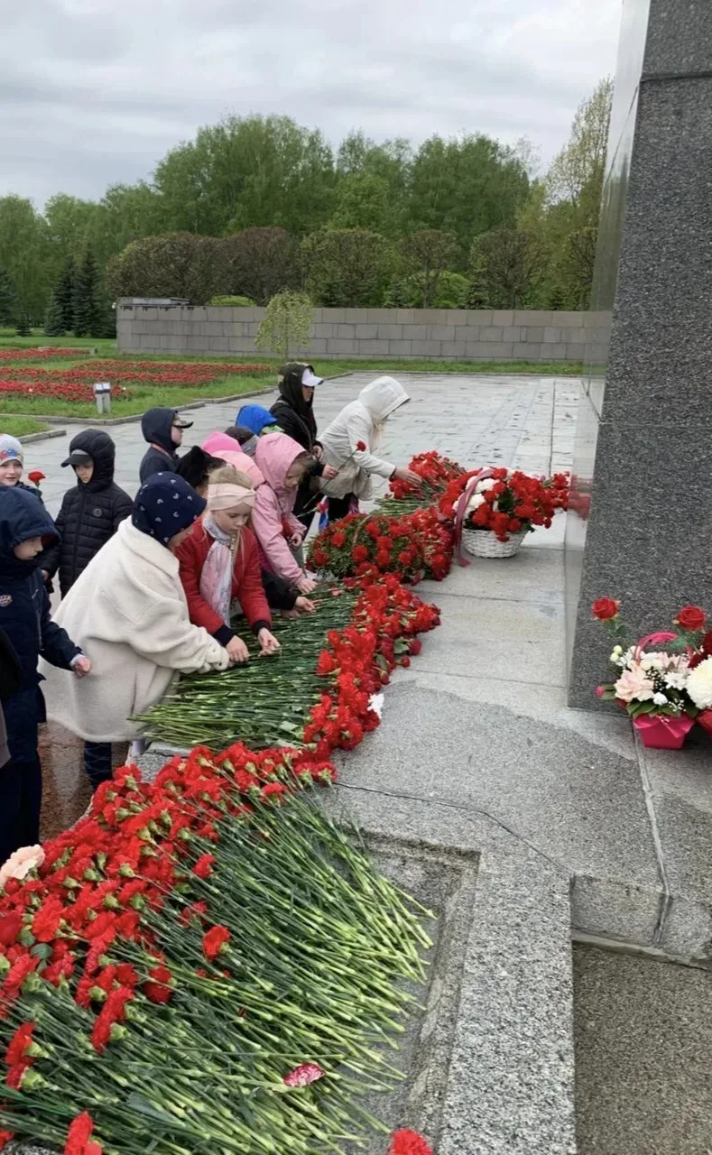 15 мая. 1Д класс 🧡   Сегодня наши первоклассники вместе с классным руководителем Песковой М.А. и род