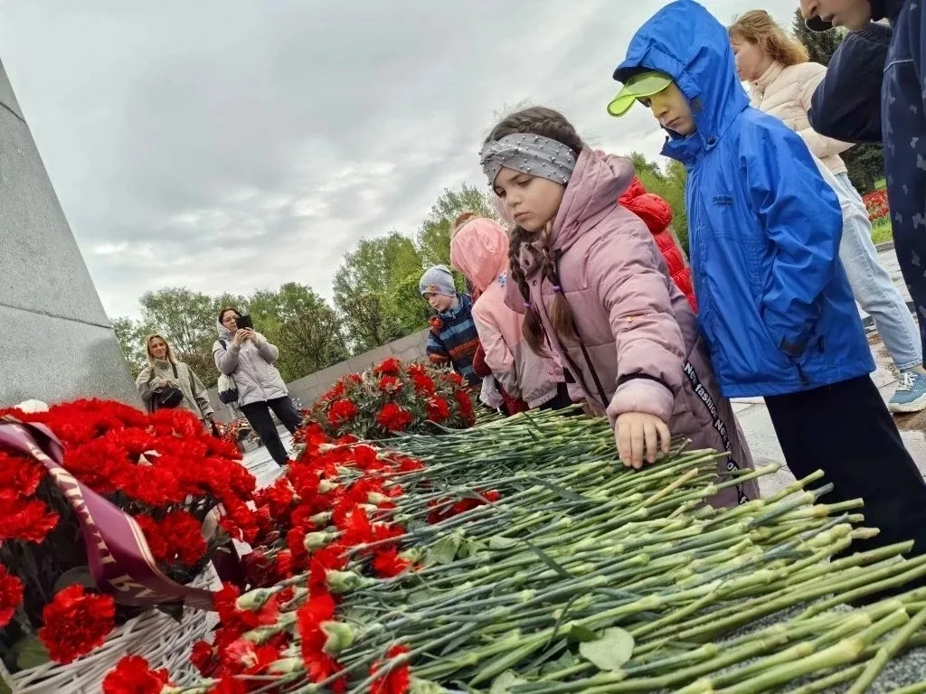 15 мая. 1Д класс 🧡   Сегодня наши первоклассники вместе с классным руководителем Песковой М.А. и род