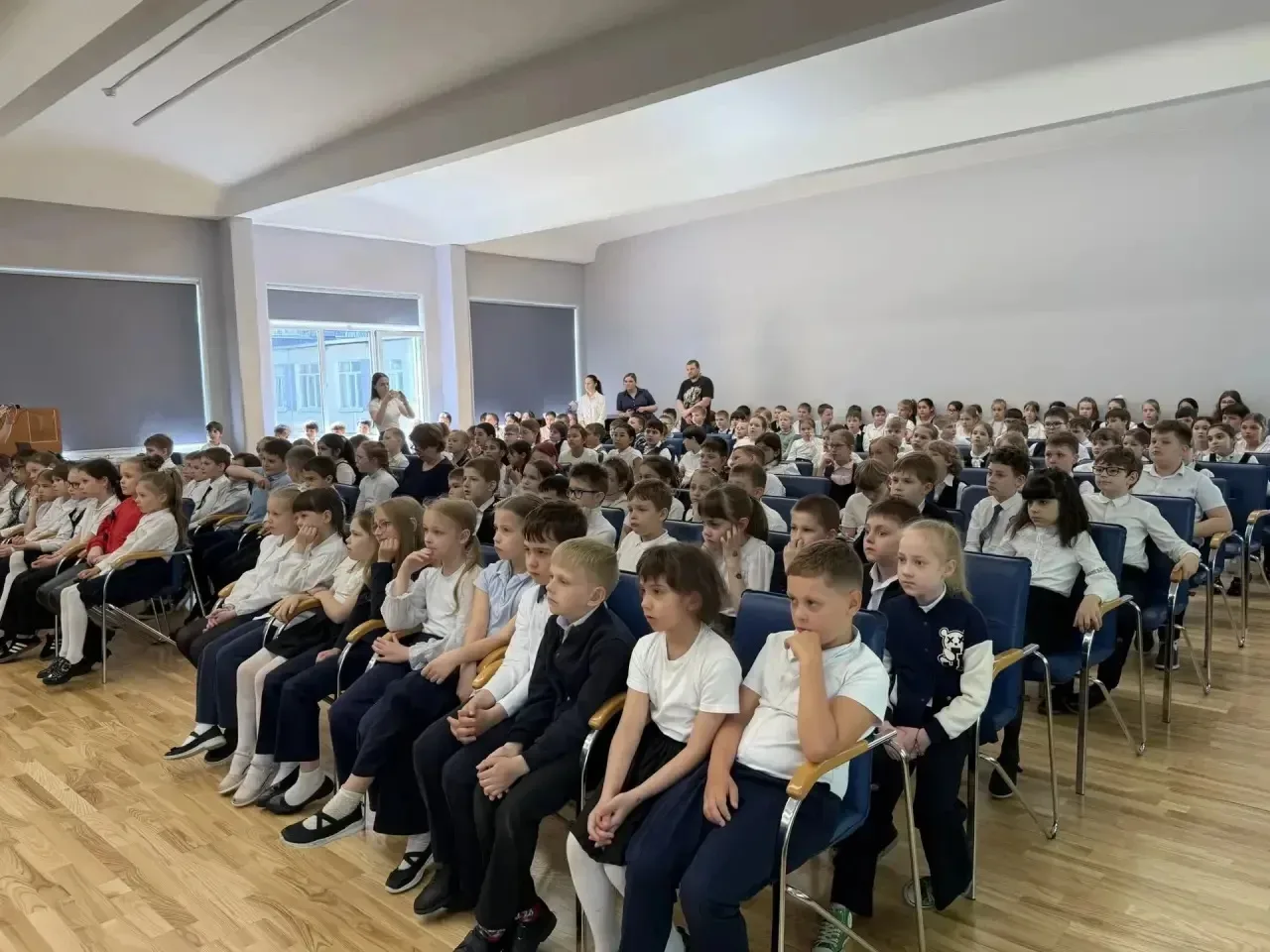 На площадке Ударников прошёл традиционный "Звёздный час" в начальной школе — праздник достижений, уп