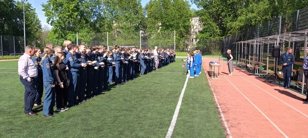 Финальные аккорды учебного года! 🎓 Сегодня в школе прошла итоговая линейка с награждением наших заме