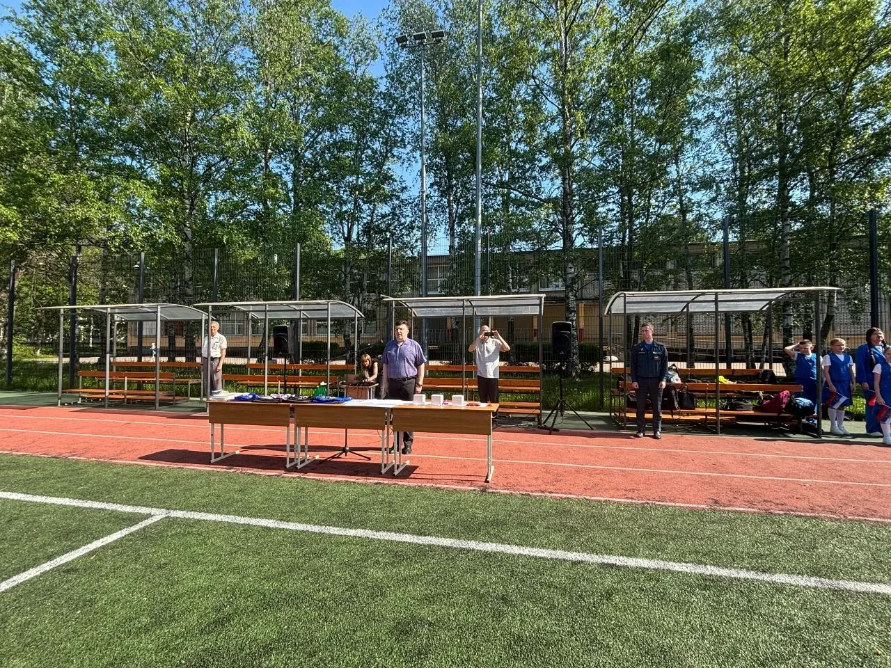 Финальные аккорды учебного года! 🎓 Сегодня в школе прошла итоговая линейка с награждением наших заме