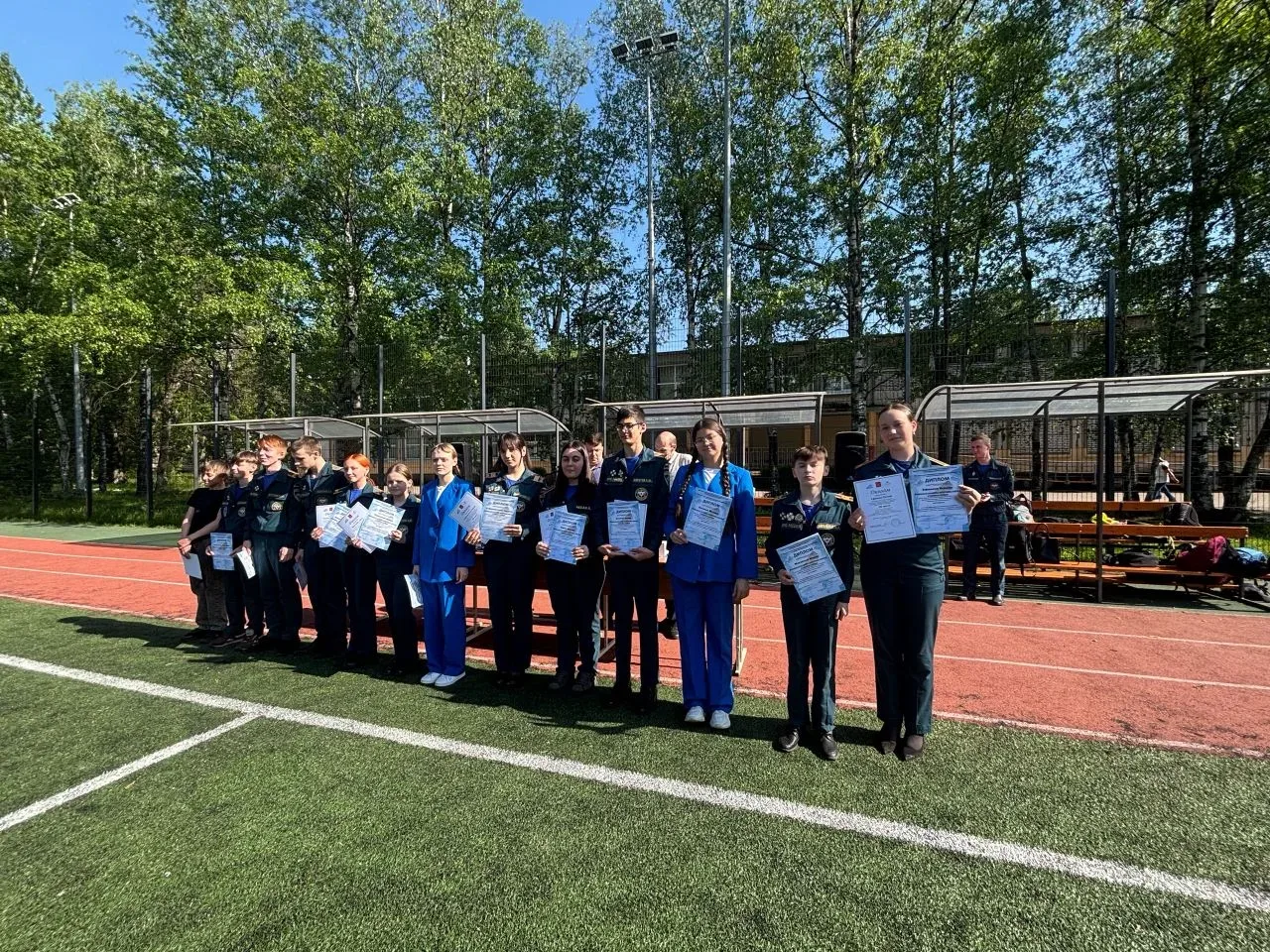 Финальные аккорды учебного года! 🎓 Сегодня в школе прошла итоговая линейка с награждением наших заме