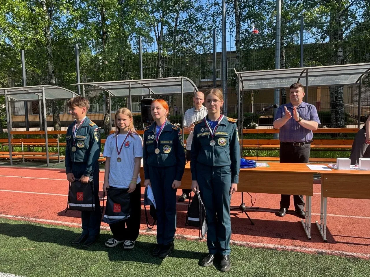 Финальные аккорды учебного года! 🎓 Сегодня в школе прошла итоговая линейка с награждением наших заме