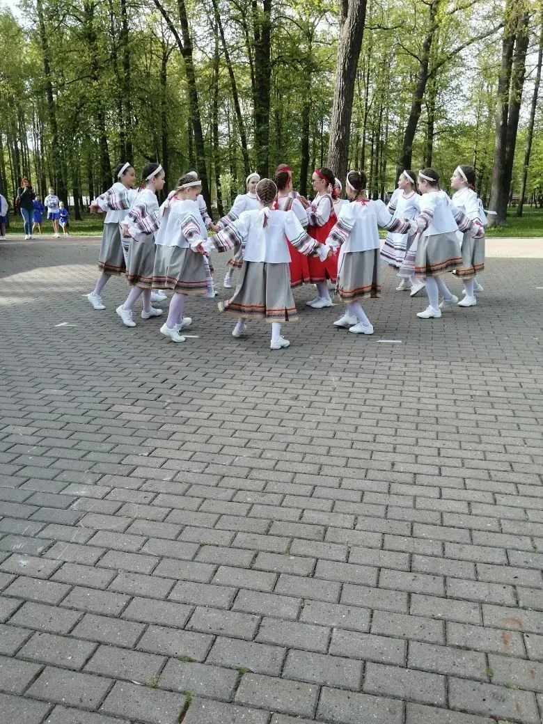 В Пролетарском парке города Саранска 9 мая состоялся концерт с участием учеников 41 школы. Задор, яр