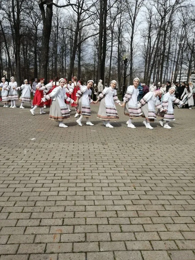 В Пролетарском парке города Саранска 9 мая состоялся концерт с участием учеников 41 школы. Задор, яр